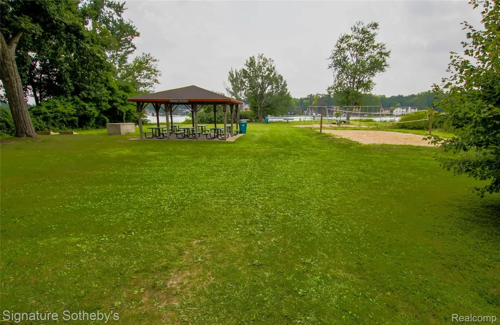 9393 Boncrest Street Commerce Charter Township MI 48382