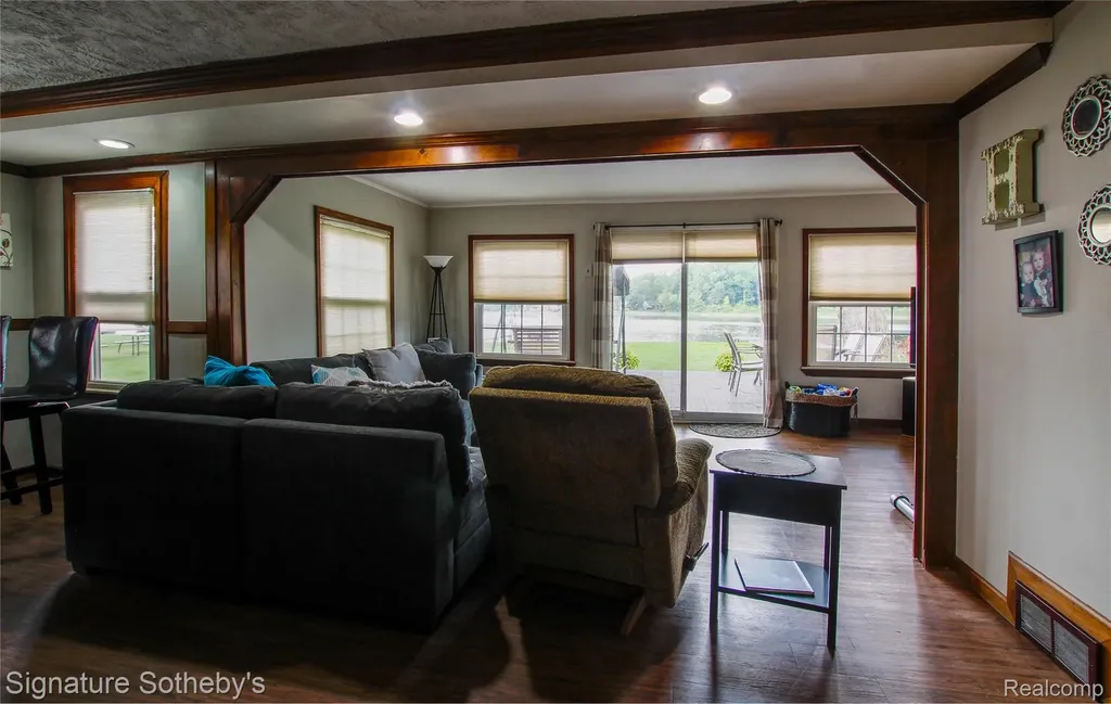 9393 Boncrest Street Commerce Charter Township MI 48382