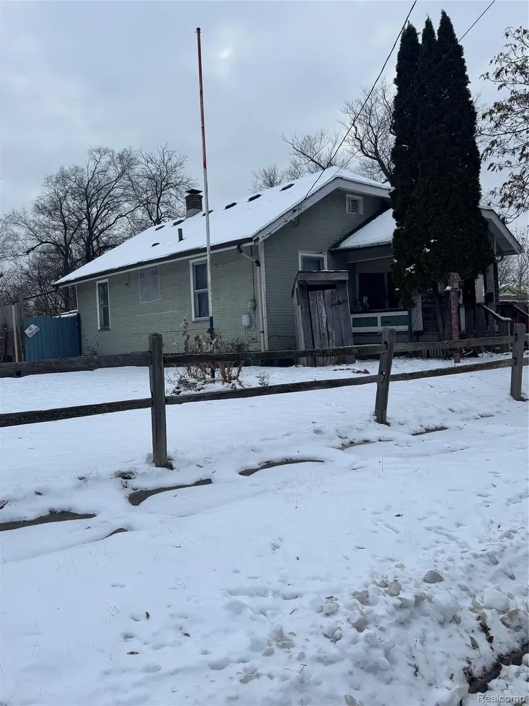 1422 Leith Street Flint City MI 48506