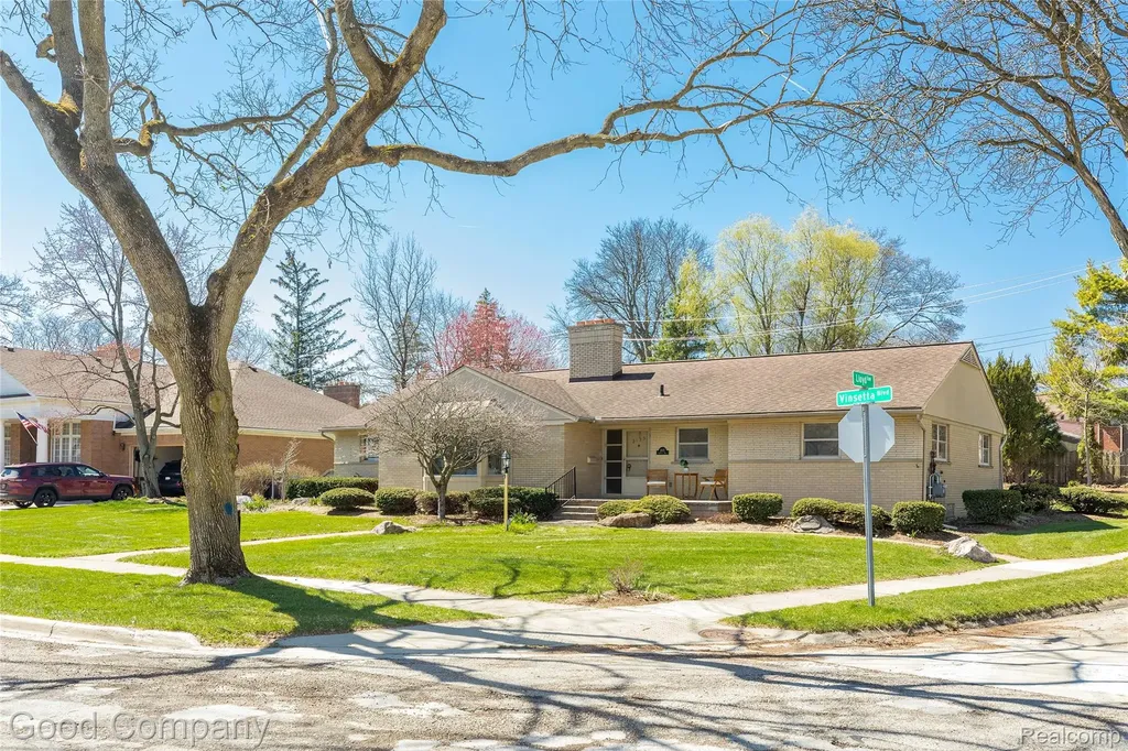 2135 Vinsetta Boulevard Royal Oak City MI 48073