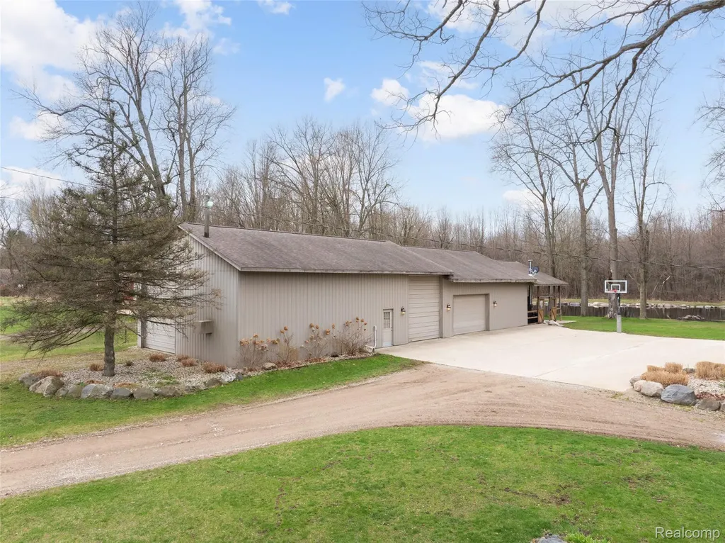 9247 Schrepfer Road Howell City MI 48855