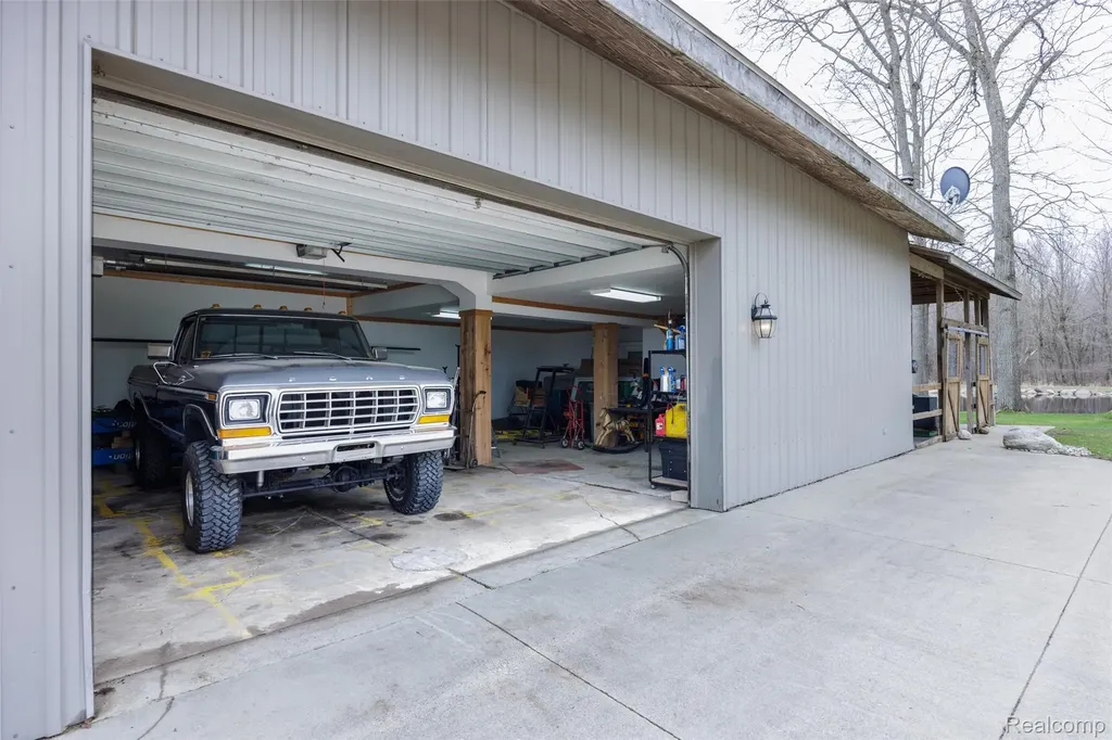 9247 Schrepfer Road Howell City MI 48855