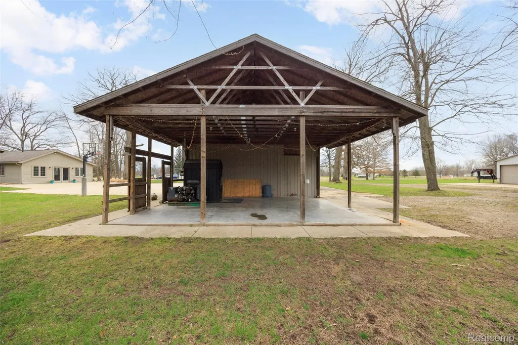 9247 Schrepfer Road Howell City MI 48855