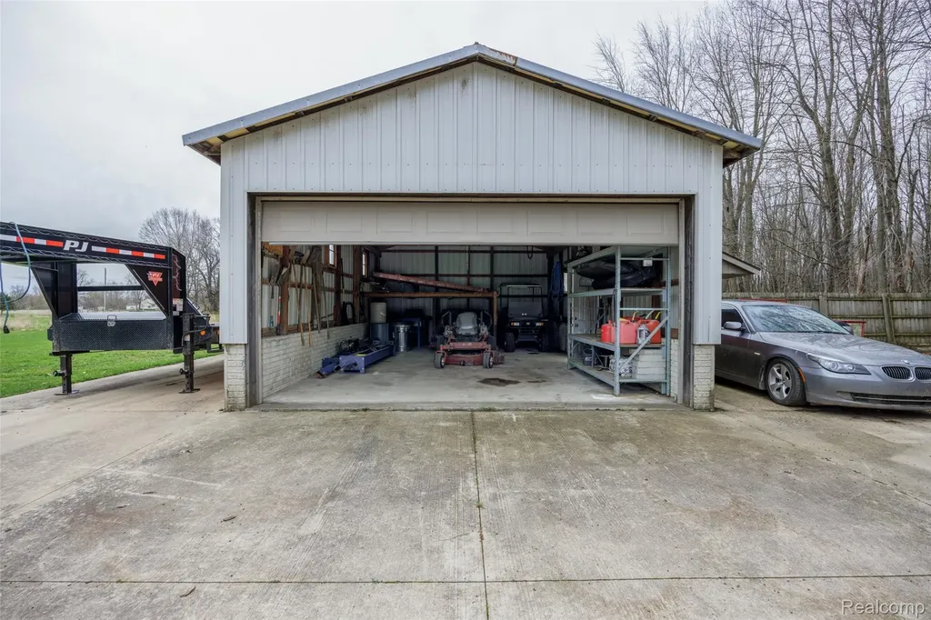 9247 Schrepfer Road Howell City MI 48855