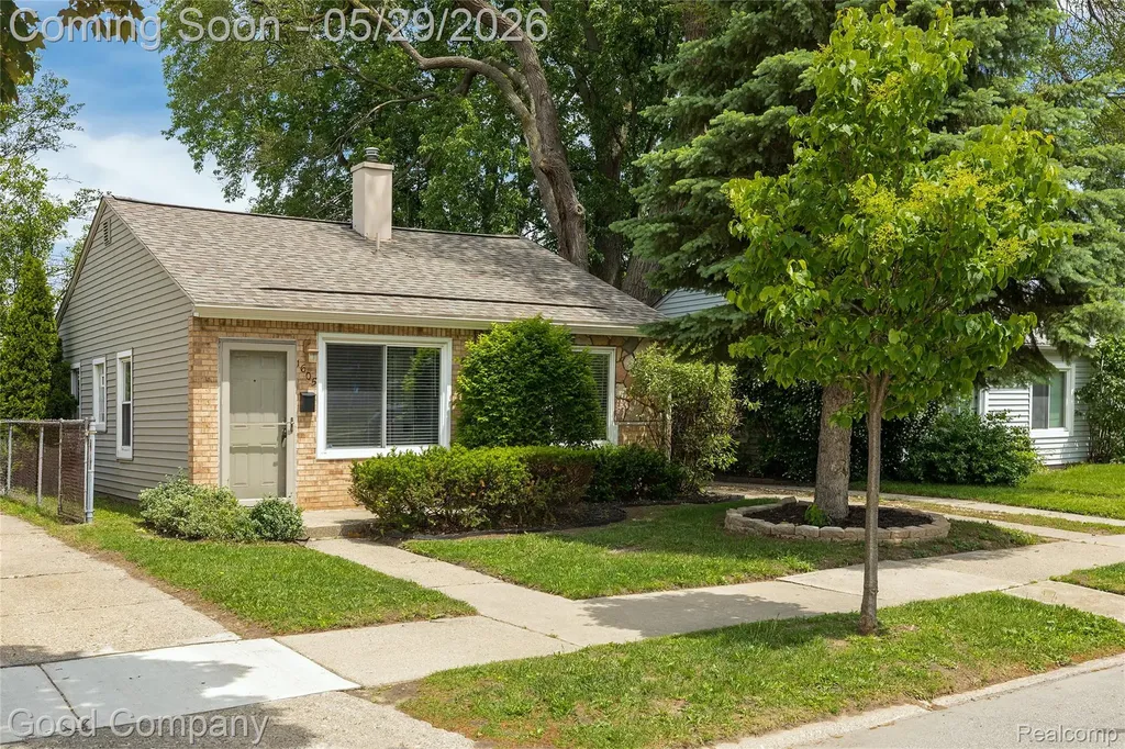 1605 E Hazelhurst Street Ferndale City MI 48220