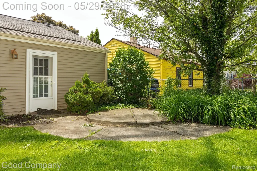 1605 E Hazelhurst Street Ferndale City MI 48220