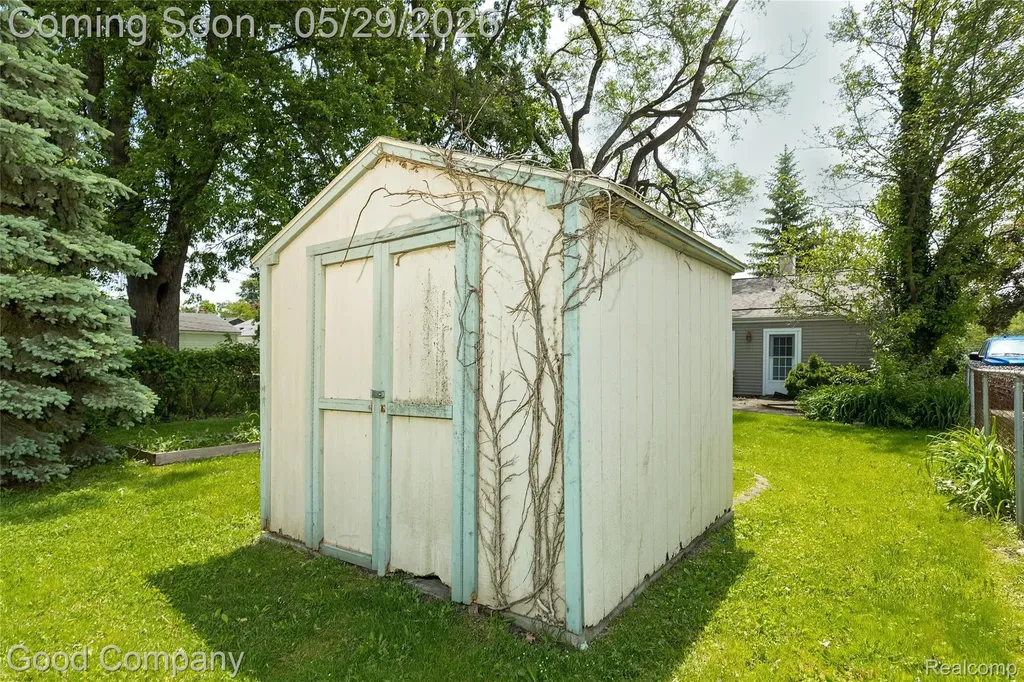 1605 E Hazelhurst Street Ferndale City MI 48220