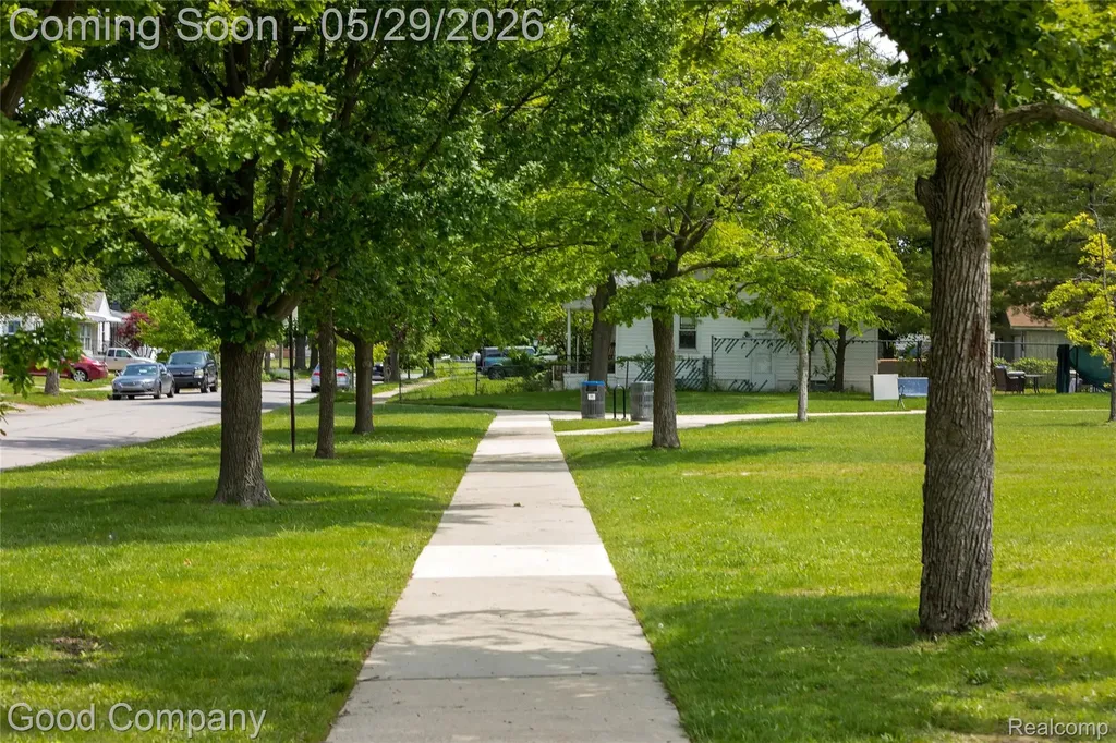 1605 E Hazelhurst Street Ferndale City MI 48220