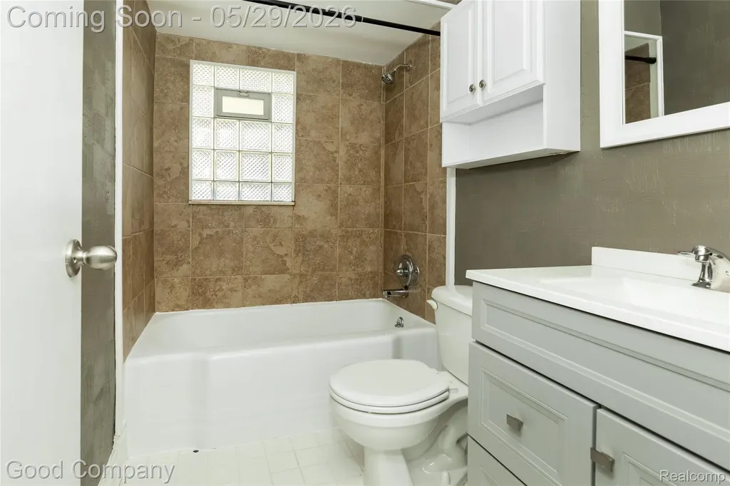 1605 E Hazelhurst Street Ferndale City MI 48220