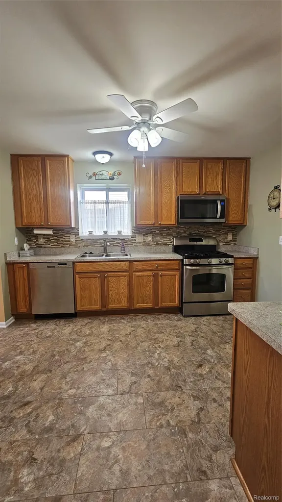 3449 Dewdrop Lane Howell City MI 48843