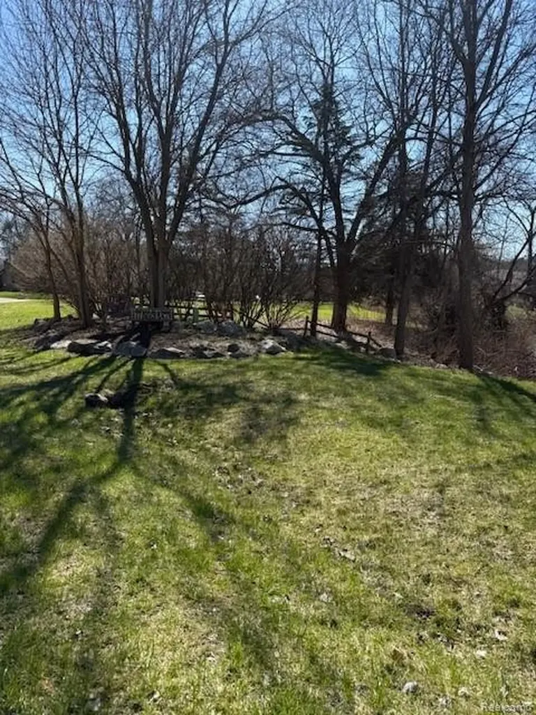 5926 Hunters Ridge Drive Washington Township MI 48094