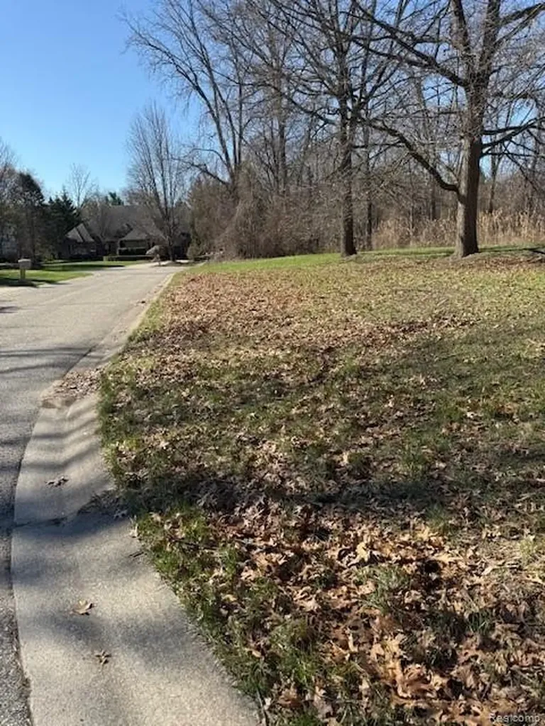 5926 Hunters Ridge Drive Washington Township MI 48094