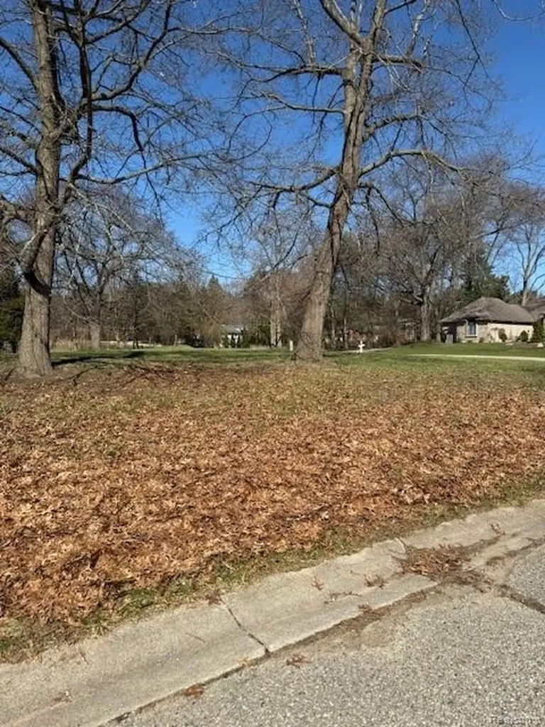 5926 Hunters Ridge Drive Washington Township MI 48094