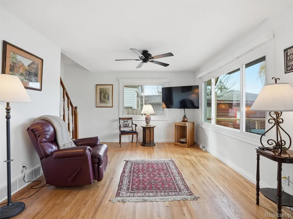 329 Lansing Drive Waterford Charter Township MI 48328