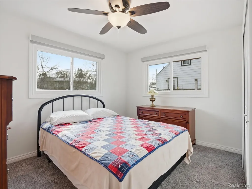 329 Lansing Drive Waterford Charter Township MI 48328