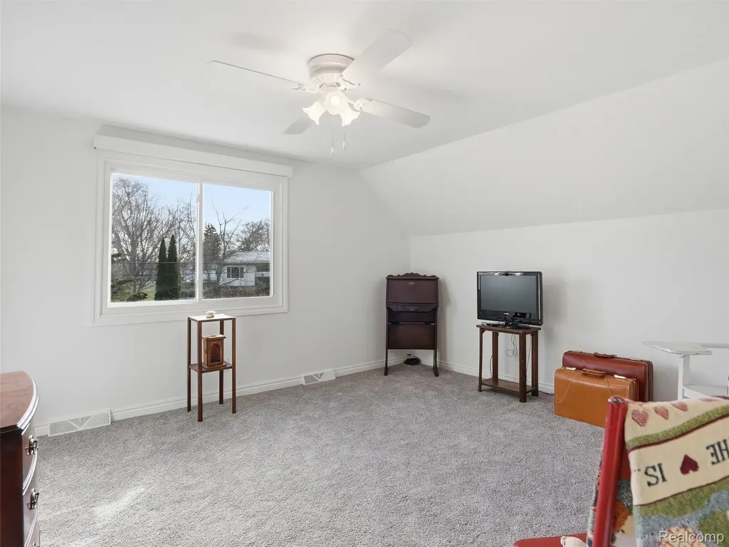 329 Lansing Drive Waterford Charter Township MI 48328