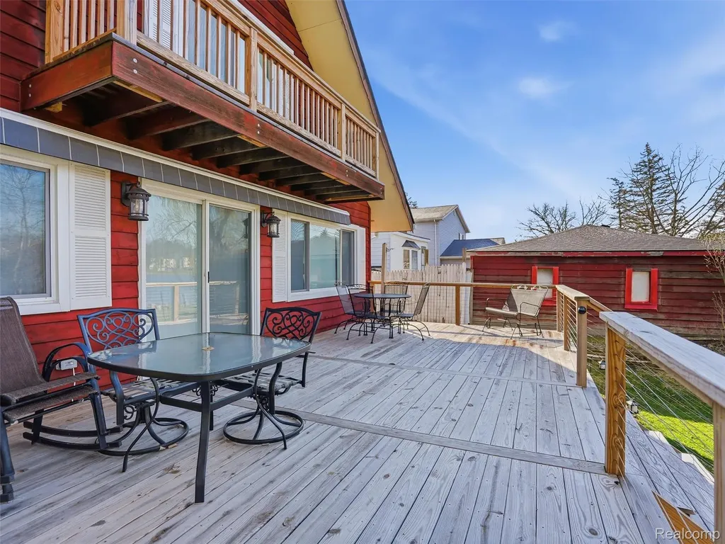 329 Lansing Drive Waterford Charter Township MI 48328