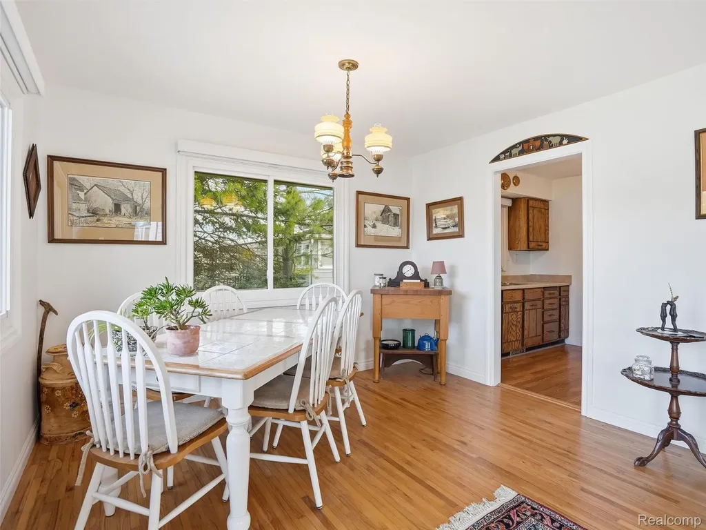 329 Lansing Drive Waterford Charter Township MI 48328