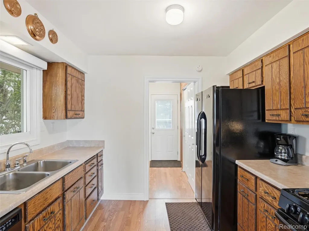 329 Lansing Drive Waterford Charter Township MI 48328