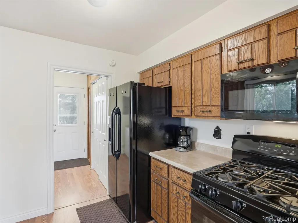329 Lansing Drive Waterford Charter Township MI 48328