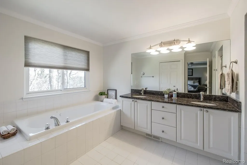 3472 Paramount Lane Auburn Hills City MI 48326