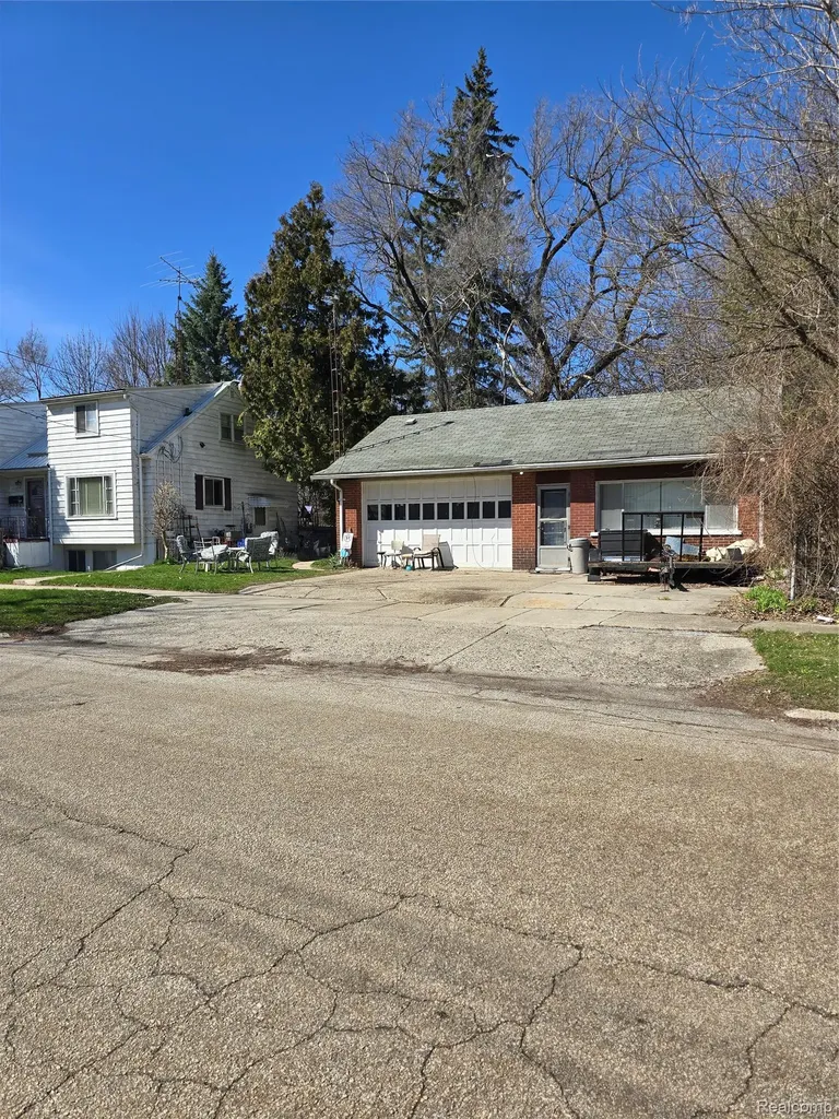 2601 Bennett Avenue Flint City MI 48506