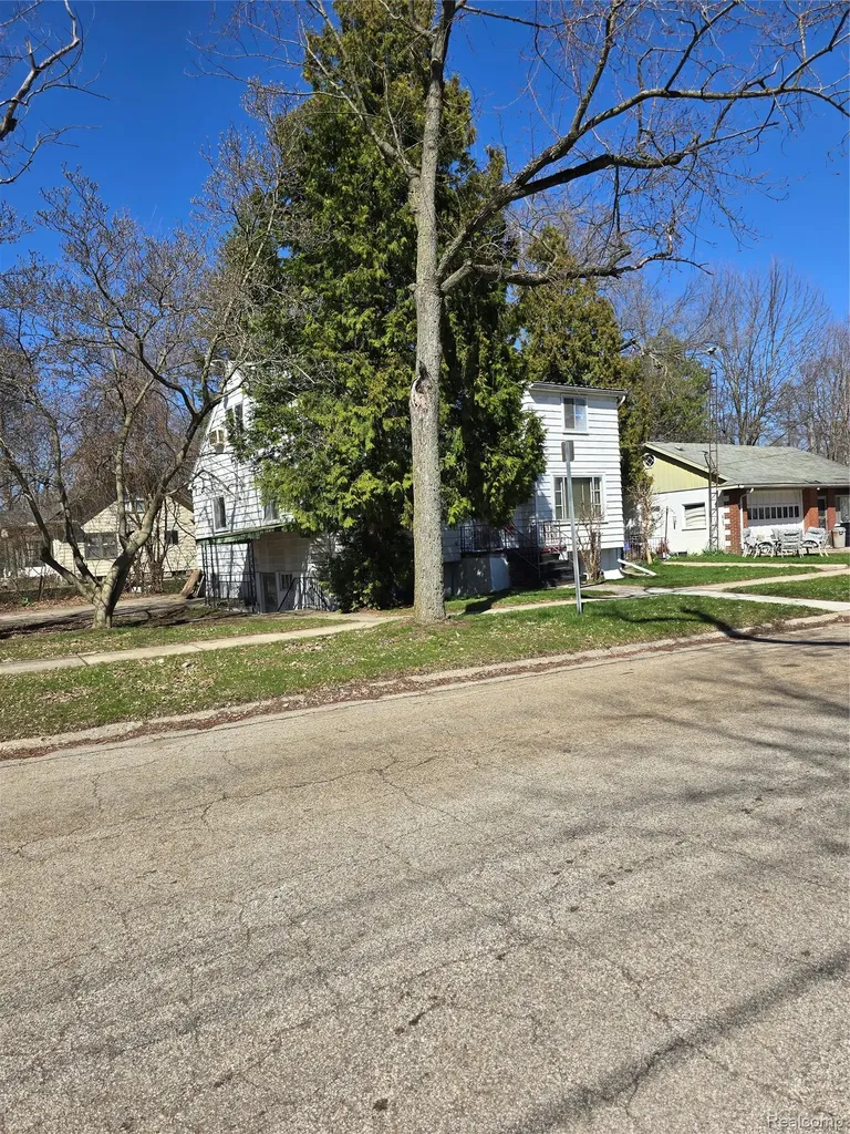 2601 Bennett Avenue Flint City MI 48506