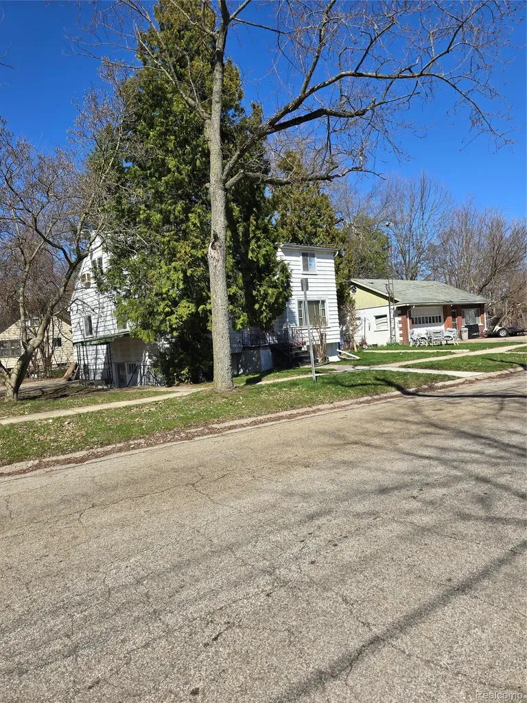 2601 Bennett Avenue Flint City MI 48506