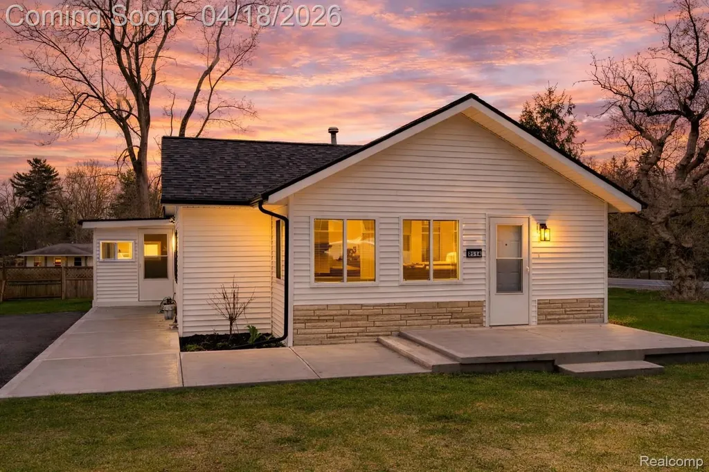 2514 Barton Street Commerce Charter Township MI 48382