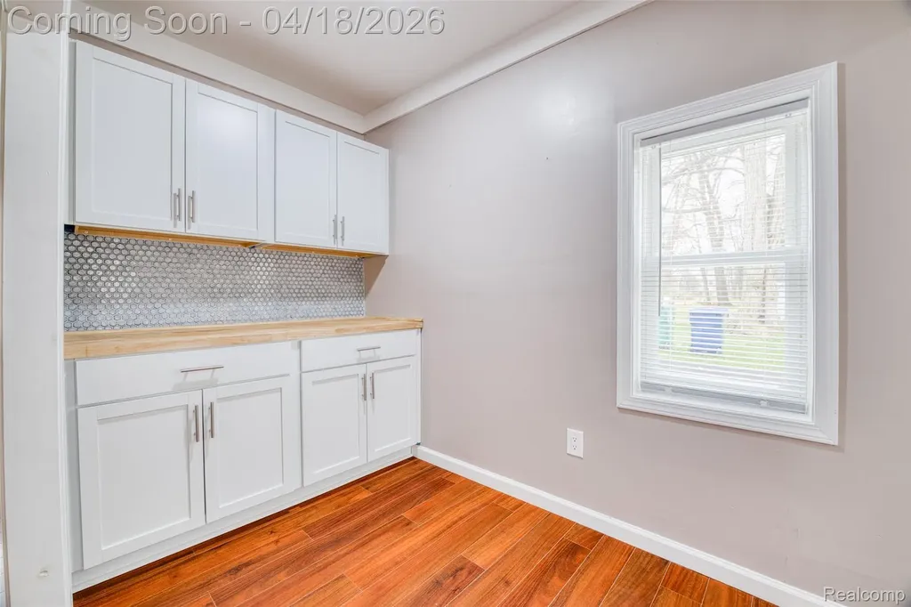 2514 Barton Street Commerce Charter Township MI 48382