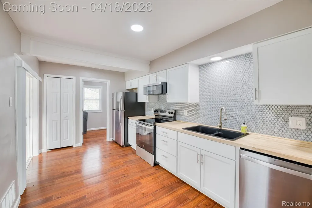 2514 Barton Street Commerce Charter Township MI 48382