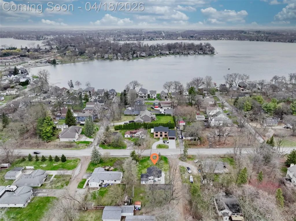 2514 Barton Street Commerce Charter Township MI 48382