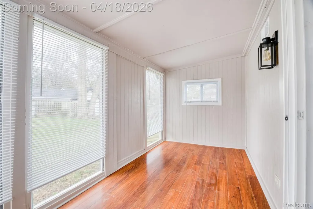 2514 Barton Street Commerce Charter Township MI 48382
