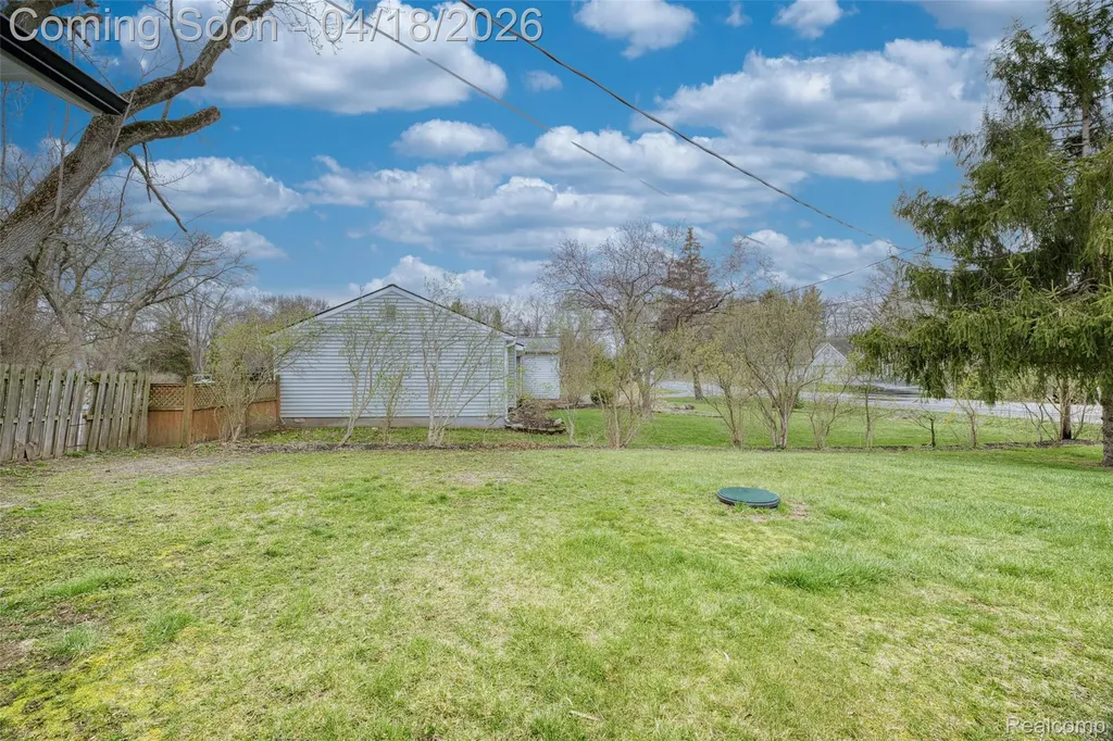 2514 Barton Street Commerce Charter Township MI 48382