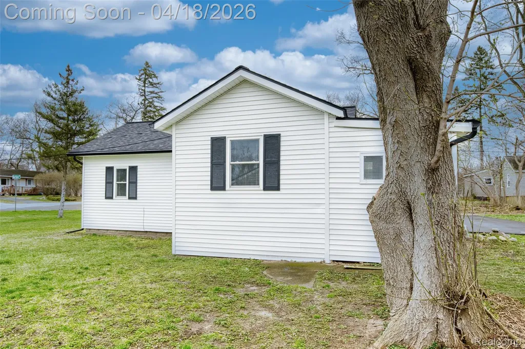 2514 Barton Street Commerce Charter Township MI 48382