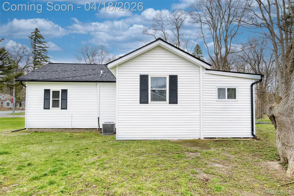 2514 Barton Street Commerce Charter Township MI 48382