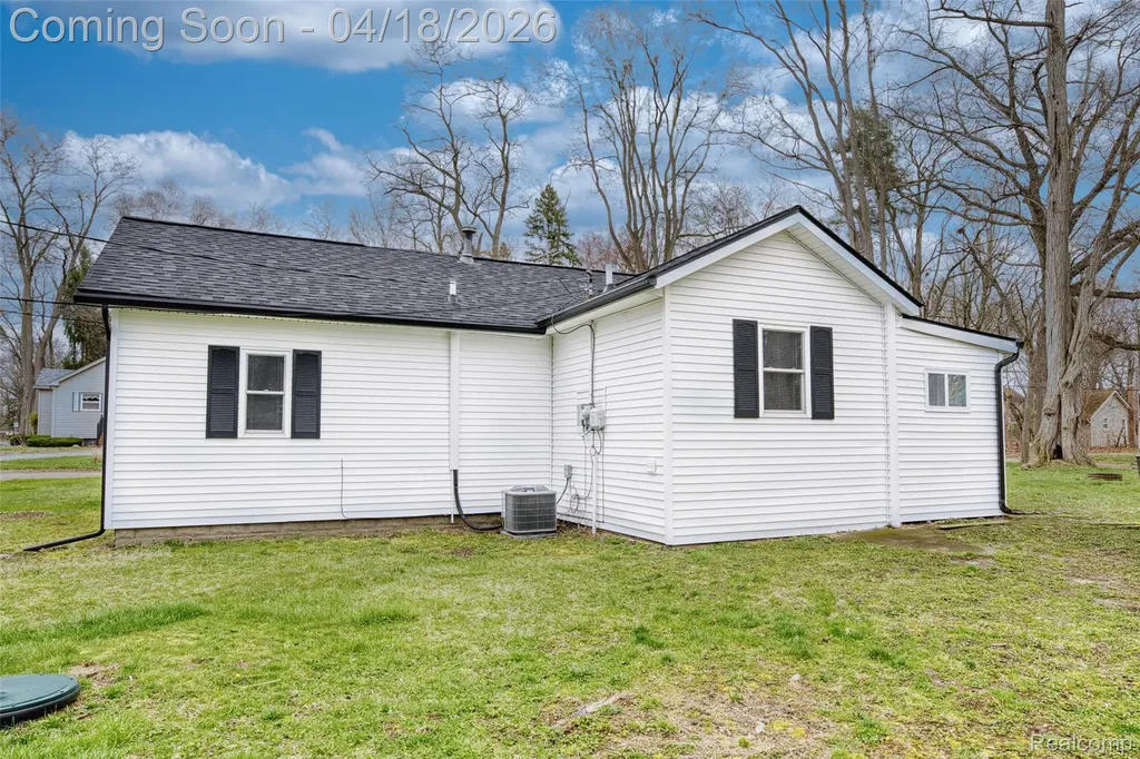 2514 Barton Street Commerce Charter Township MI 48382