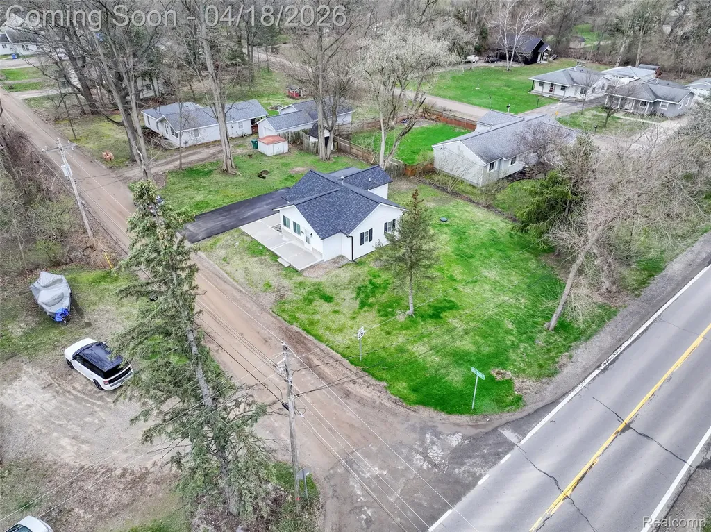 2514 Barton Street Commerce Charter Township MI 48382