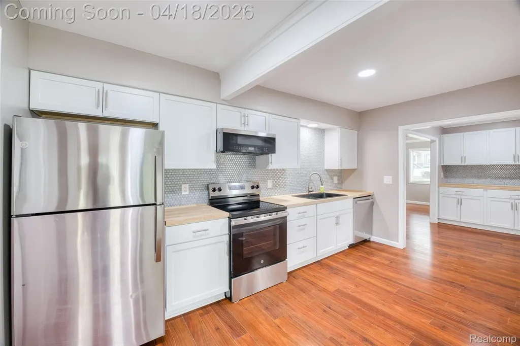 2514 Barton Street Commerce Charter Township MI 48382