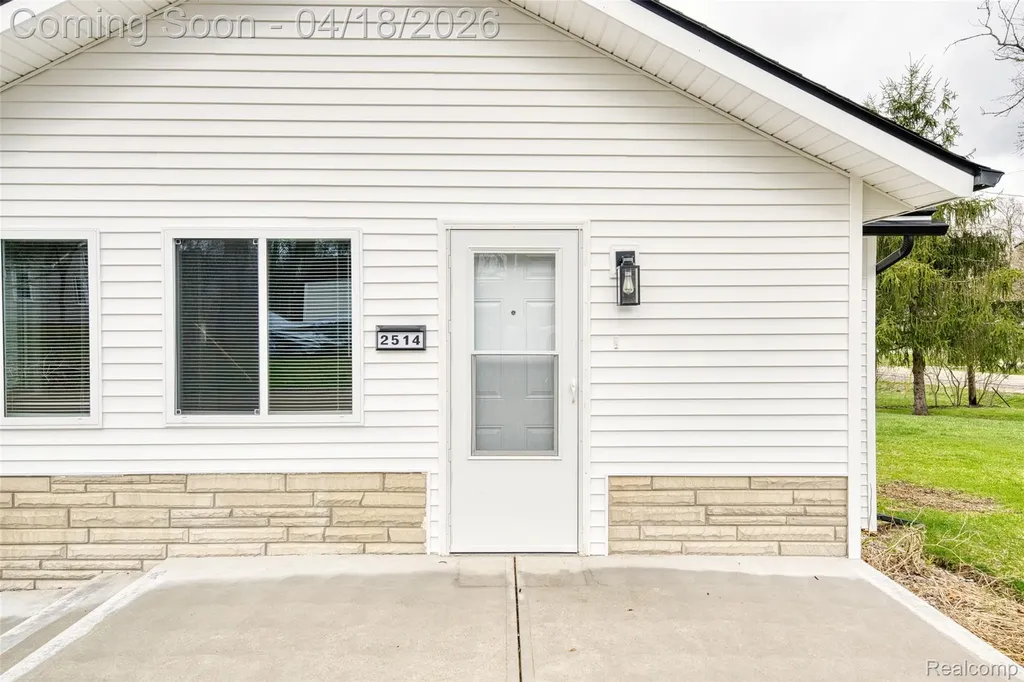2514 Barton Street Commerce Charter Township MI 48382