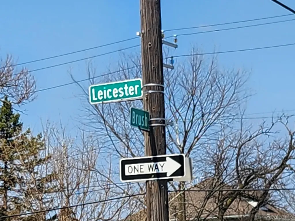 577 Leicester Court Detroit City MI 48202