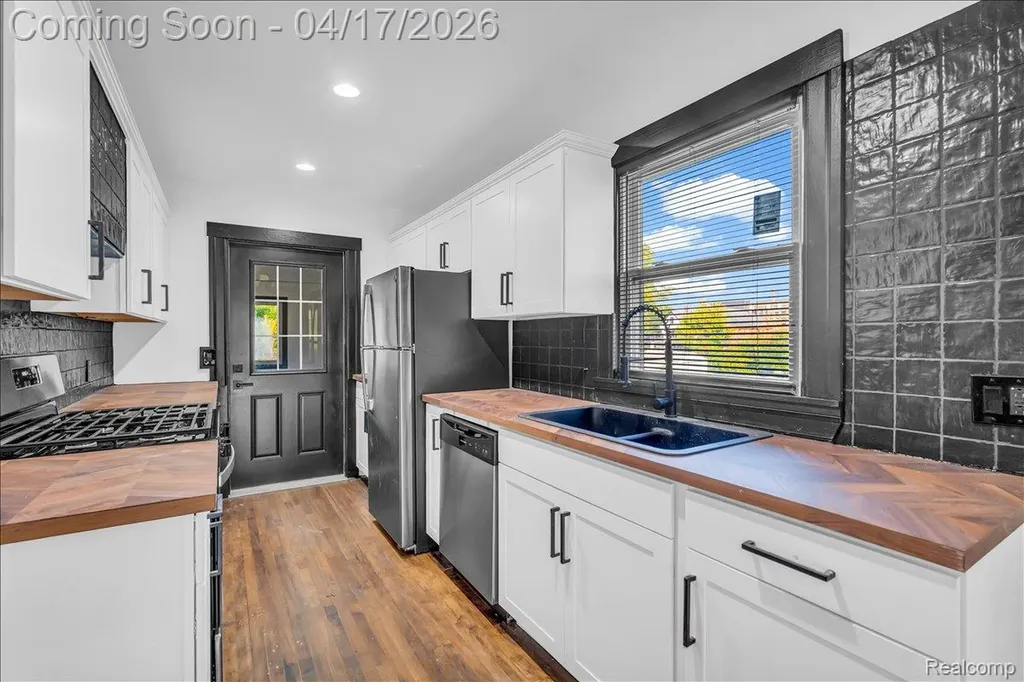 1759 Parker Street Detroit City MI 48214