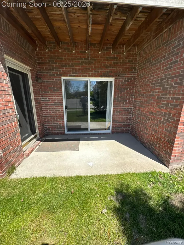 15269 Yale Drive Clinton Charter Township MI 48038