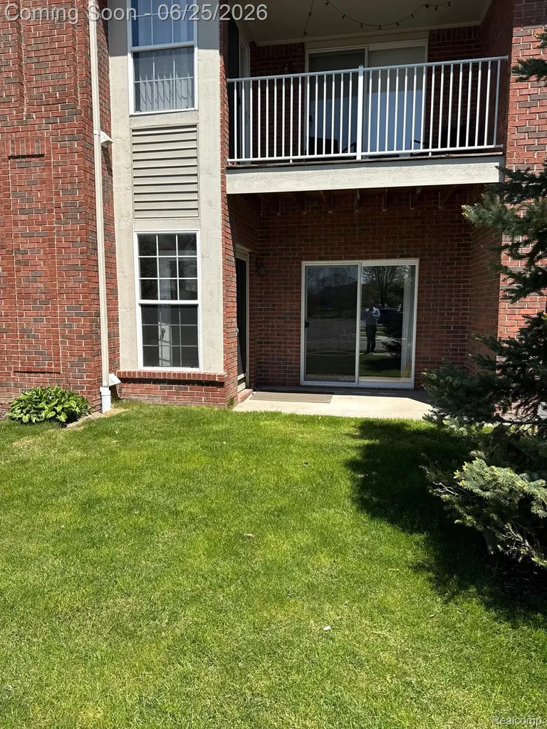 15269 Yale Drive Clinton Charter Township MI 48038