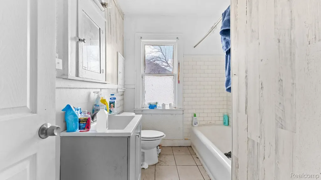 2984 Leslie Street Detroit City MI 48238