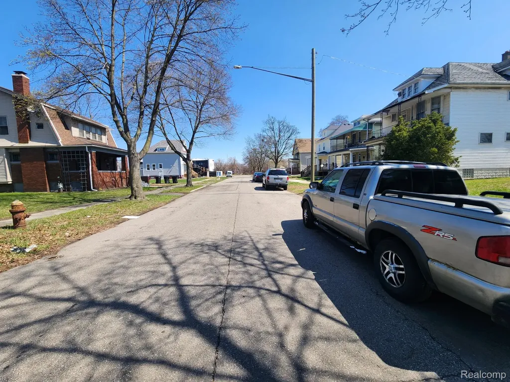 583 Leicester Court Detroit City MI 48202