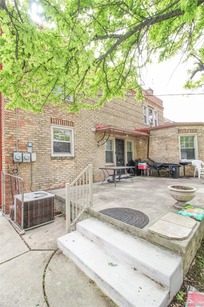 14635 Warwick Street Detroit City MI 48223
