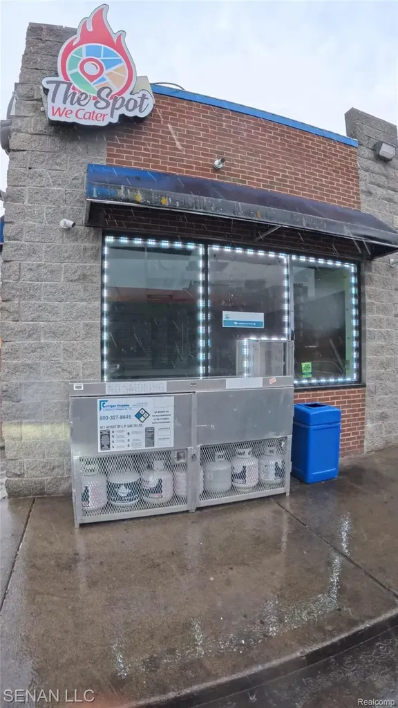 8009 E Jefferson Avenue Detroit City MI 48214