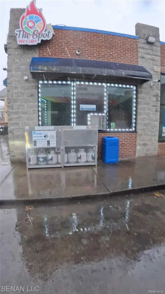 8009 E Jefferson Avenue Detroit City MI 48214