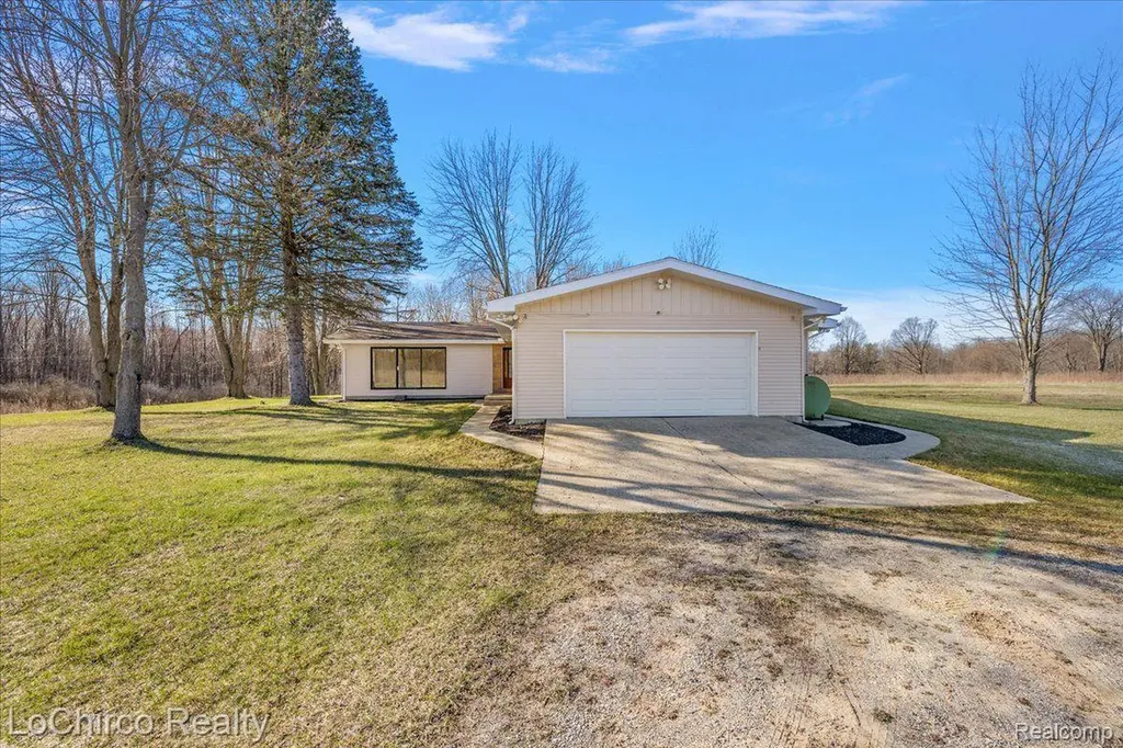8603 N Owosso Road Fowlerville Village MI 48836
